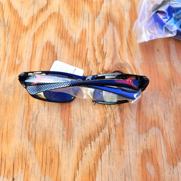 Khan Innovative Eyewear Black and Gold Sunglasses - Picture 11 of 16